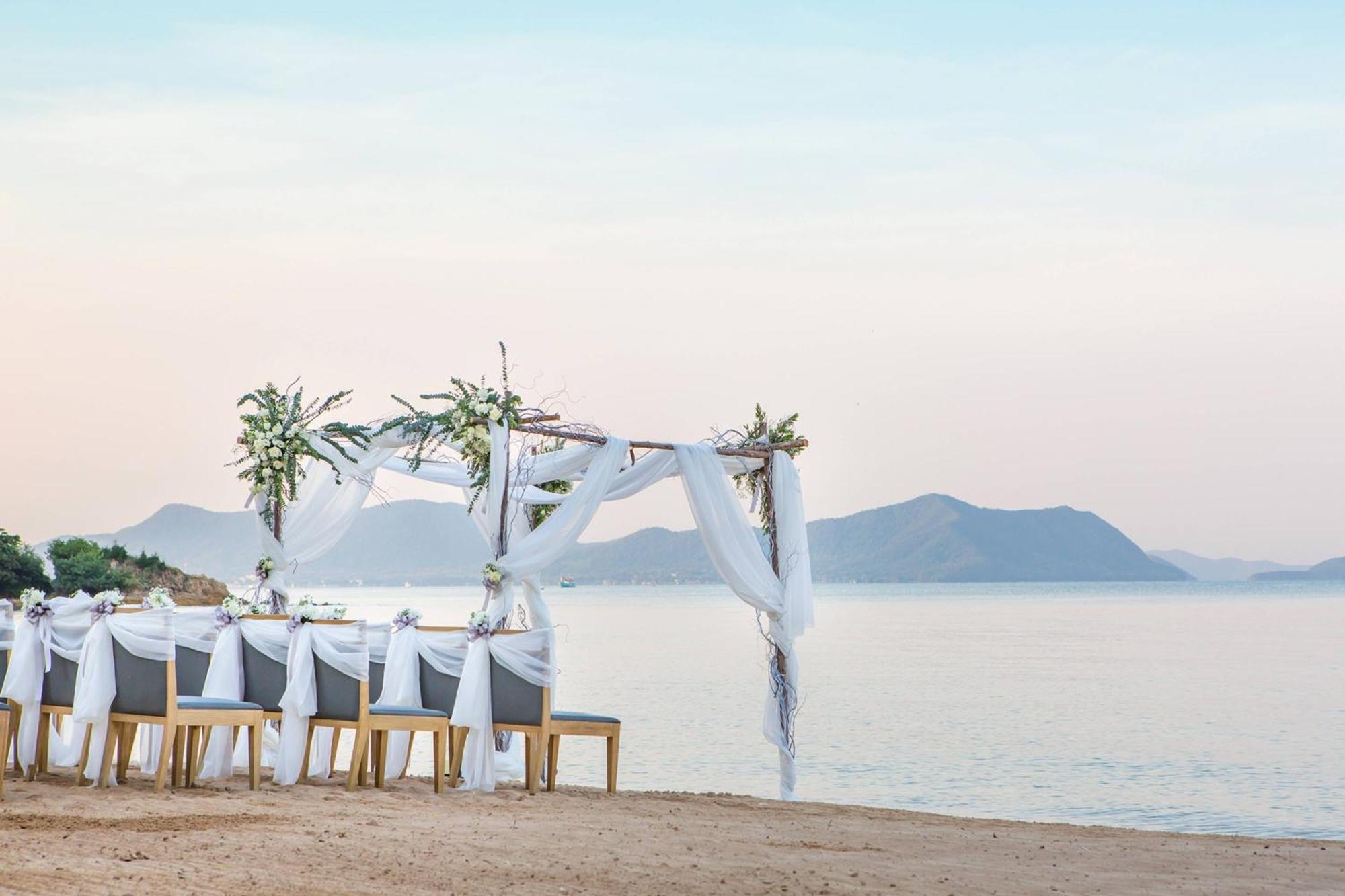 Renaissance Pattaya Resort & Spa Na Chom Thian Buitenkant foto